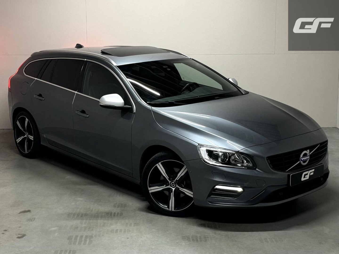 Volvo V60 2.0 T4 R-Design Pano Leer Camera Trekh. NAP