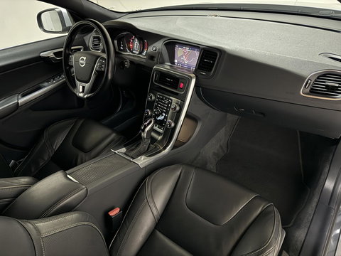 Volvo V60 2.0 T4 R-Design Pano Leer Camera Trekh. NAP