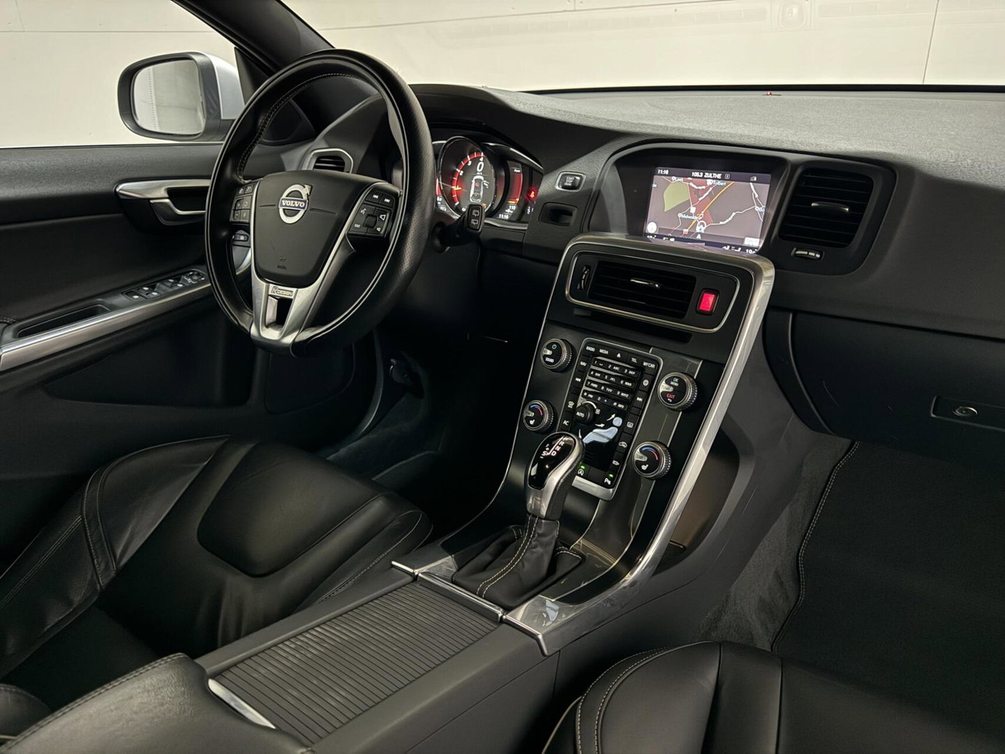 Volvo V60 2.0 T4 R-Design Pano Leer Camera Trekh. NAP