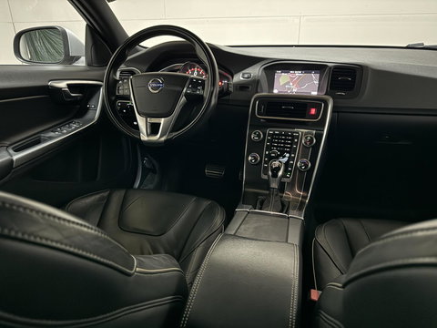 Volvo V60 2.0 T4 R-Design Pano Leer Camera Trekh. NAP