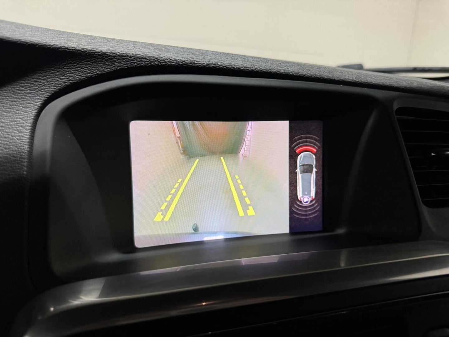 Volvo V60 2.0 T4 R-Design Pano Leer Camera Trekh. NAP