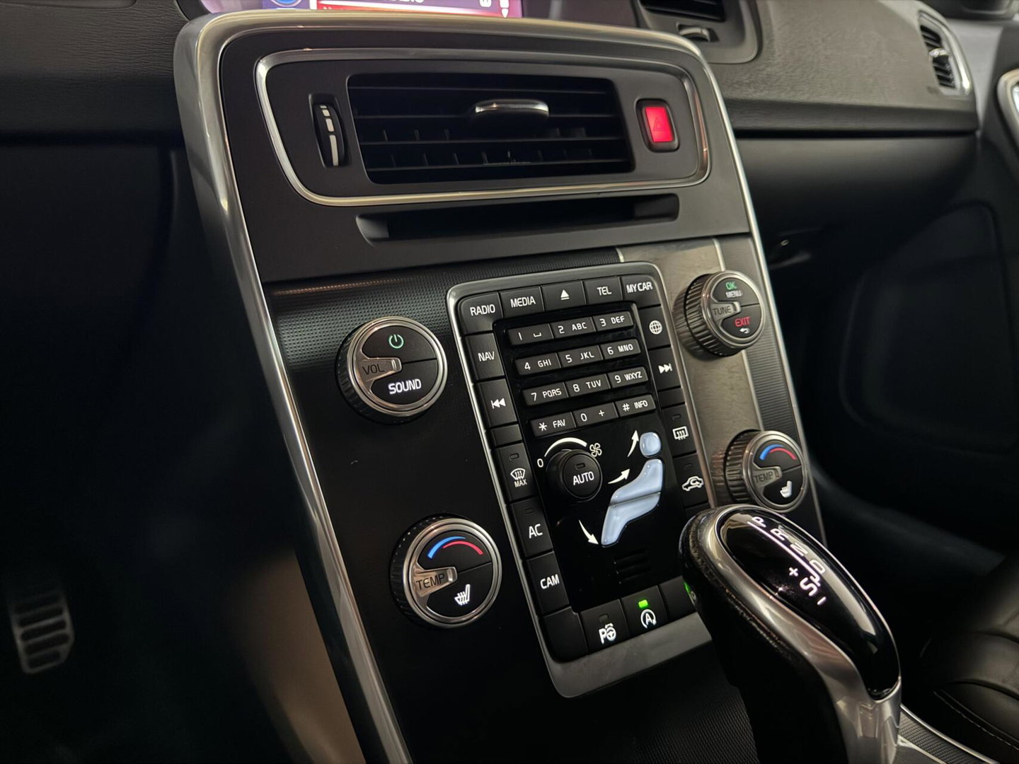 Volvo V60 2.0 T4 R-Design Pano Leer Camera Trekh. NAP