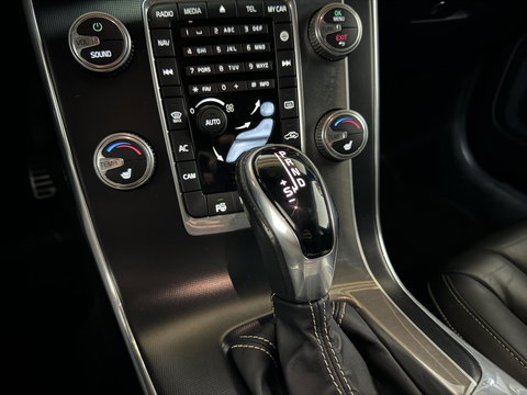 Volvo V60 2.0 T4 R-Design Pano Leer Camera Trekh. NAP