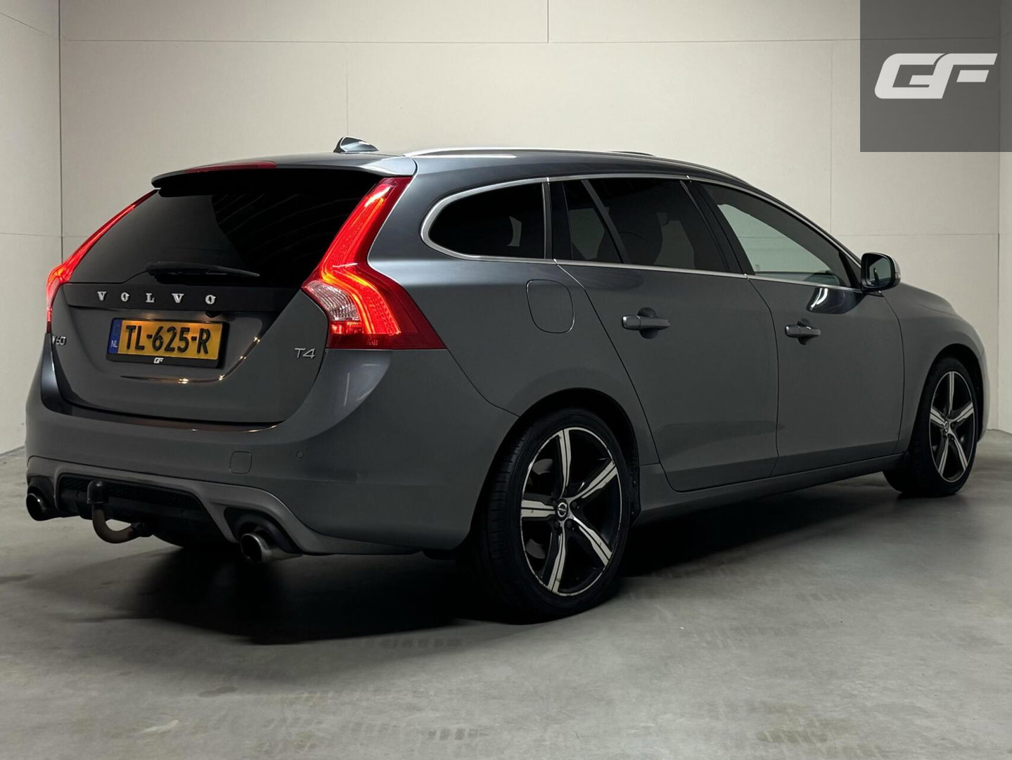 Volvo V60 2.0 T4 R-Design Pano Leer Camera Trekh. NAP