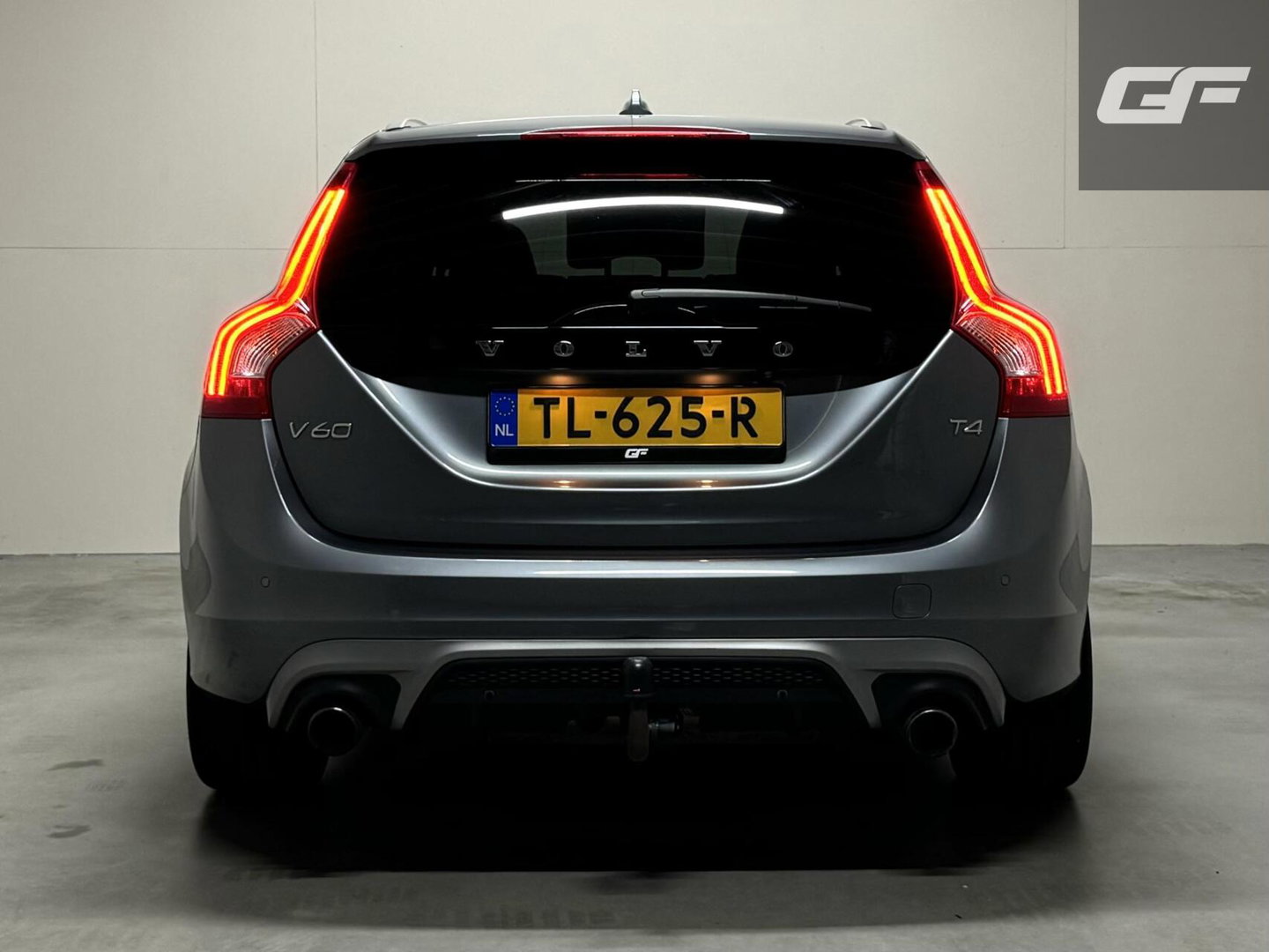 Volvo V60 2.0 T4 R-Design Pano Leer Camera Trekh. NAP