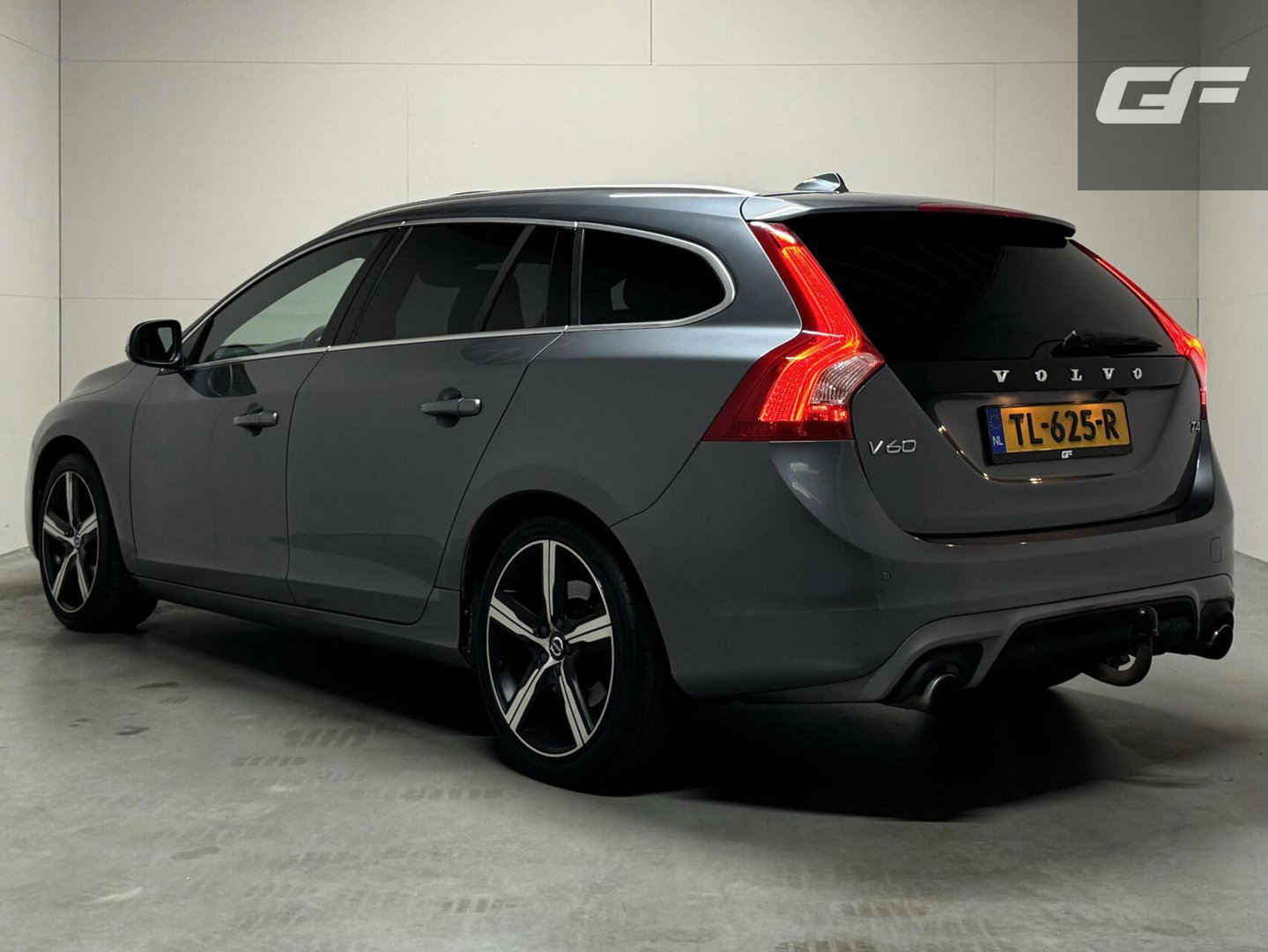 Volvo V60 2.0 T4 R-Design Pano Leer Camera Trekh. NAP