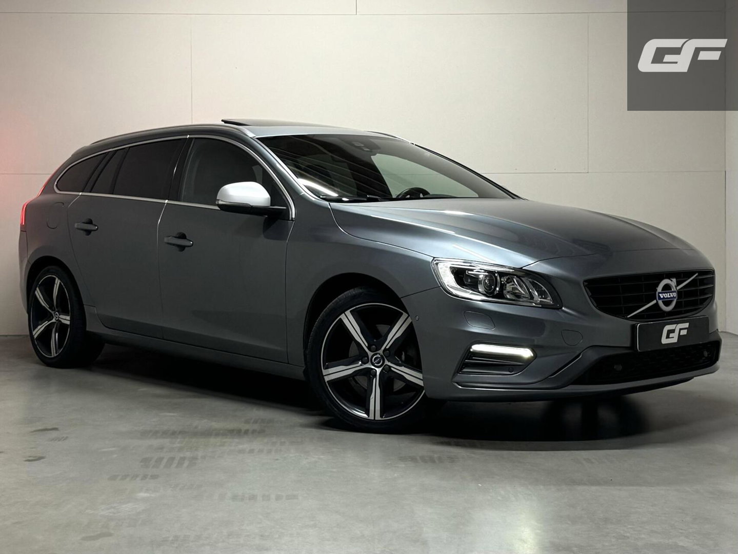 Volvo V60 2.0 T4 R-Design Pano Leer Camera Trekh. NAP