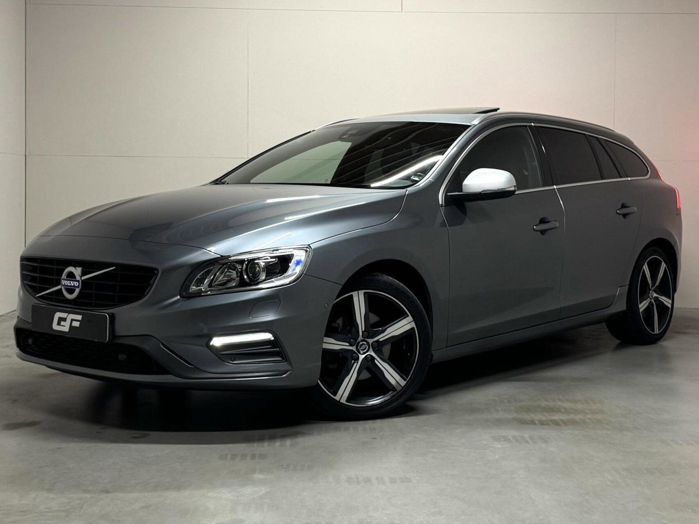 Volvo V60 2.0 T4 R-Design Pano Leer Camera Trekh. NAP