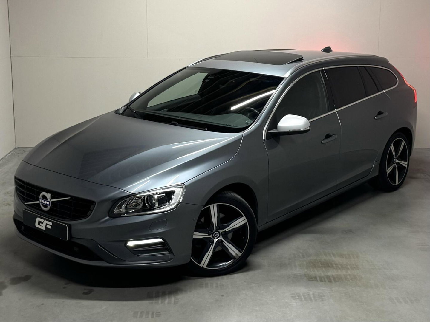 Volvo V60 2.0 T4 R-Design Pano Leer Camera Trekh. NAP