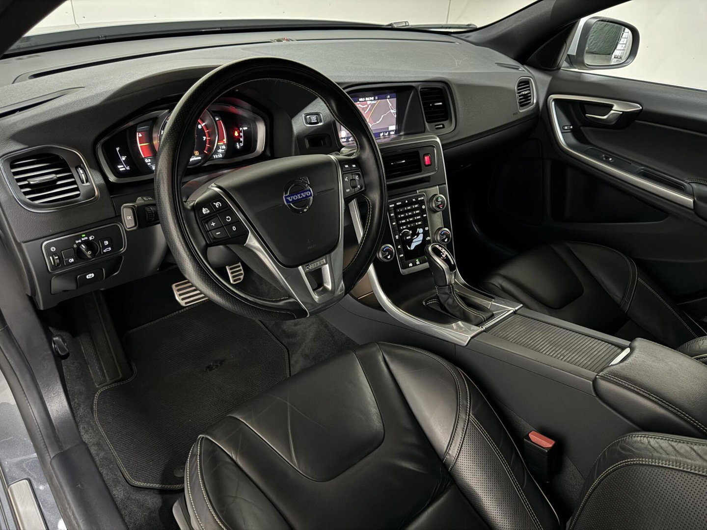 Volvo V60 2.0 T4 R-Design Pano Leer Camera Trekh. NAP