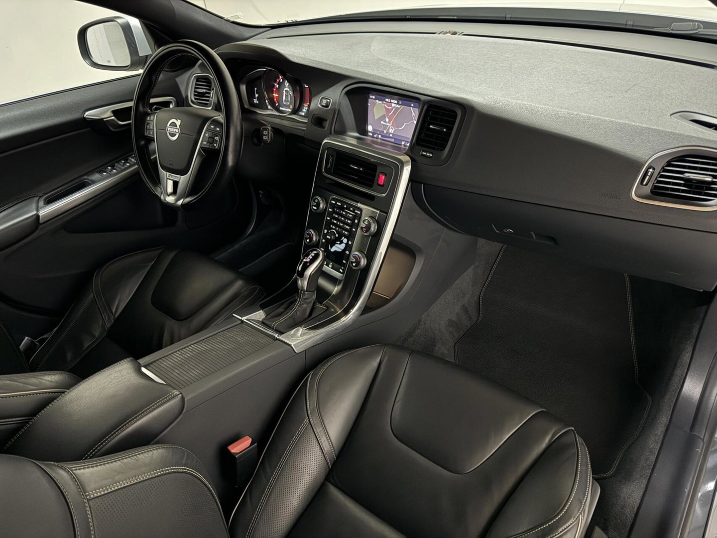 Volvo V60 2.0 T4 R-Design Pano Leer Camera Trekh. NAP