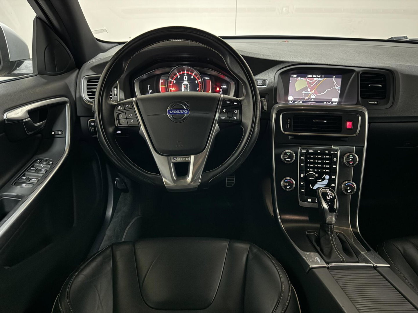 Volvo V60 2.0 T4 R-Design Pano Leer Camera Trekh. NAP