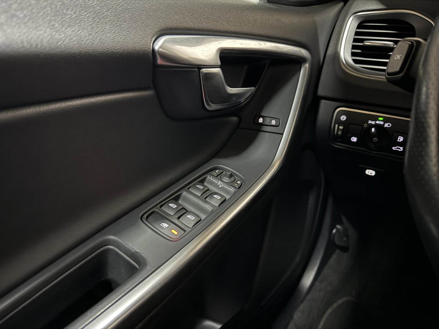 Volvo V60 2.0 T4 R-Design Pano Leer Camera Trekh. NAP