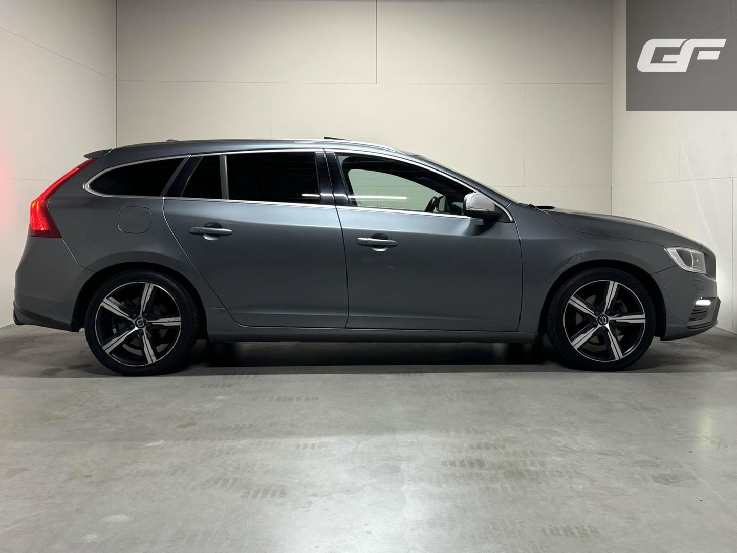 Volvo V60 2.0 T4 R-Design Pano Leer Camera Trekh. NAP