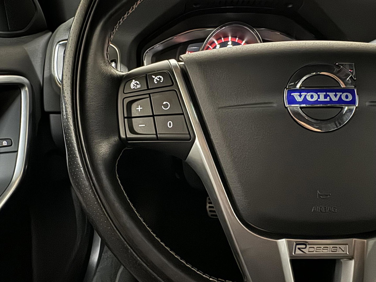 Volvo V60 2.0 T4 R-Design Pano Leer Camera Trekh. NAP