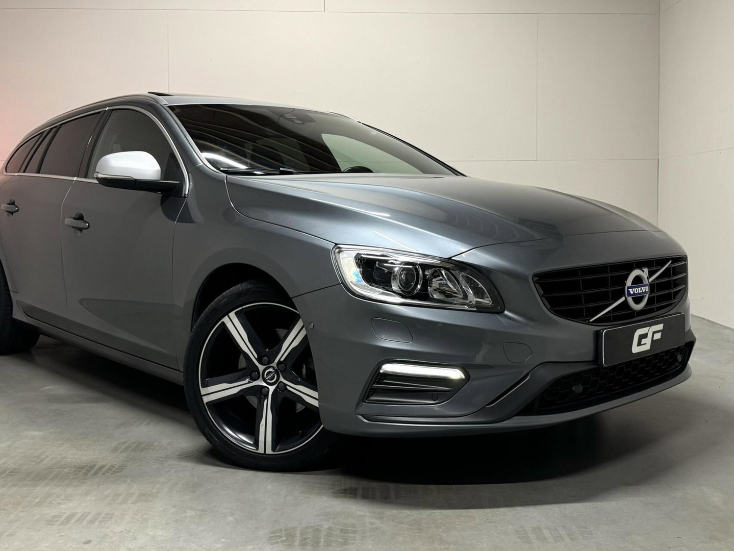 Volvo V60 2.0 T4 R-Design Pano Leer Camera Trekh. NAP