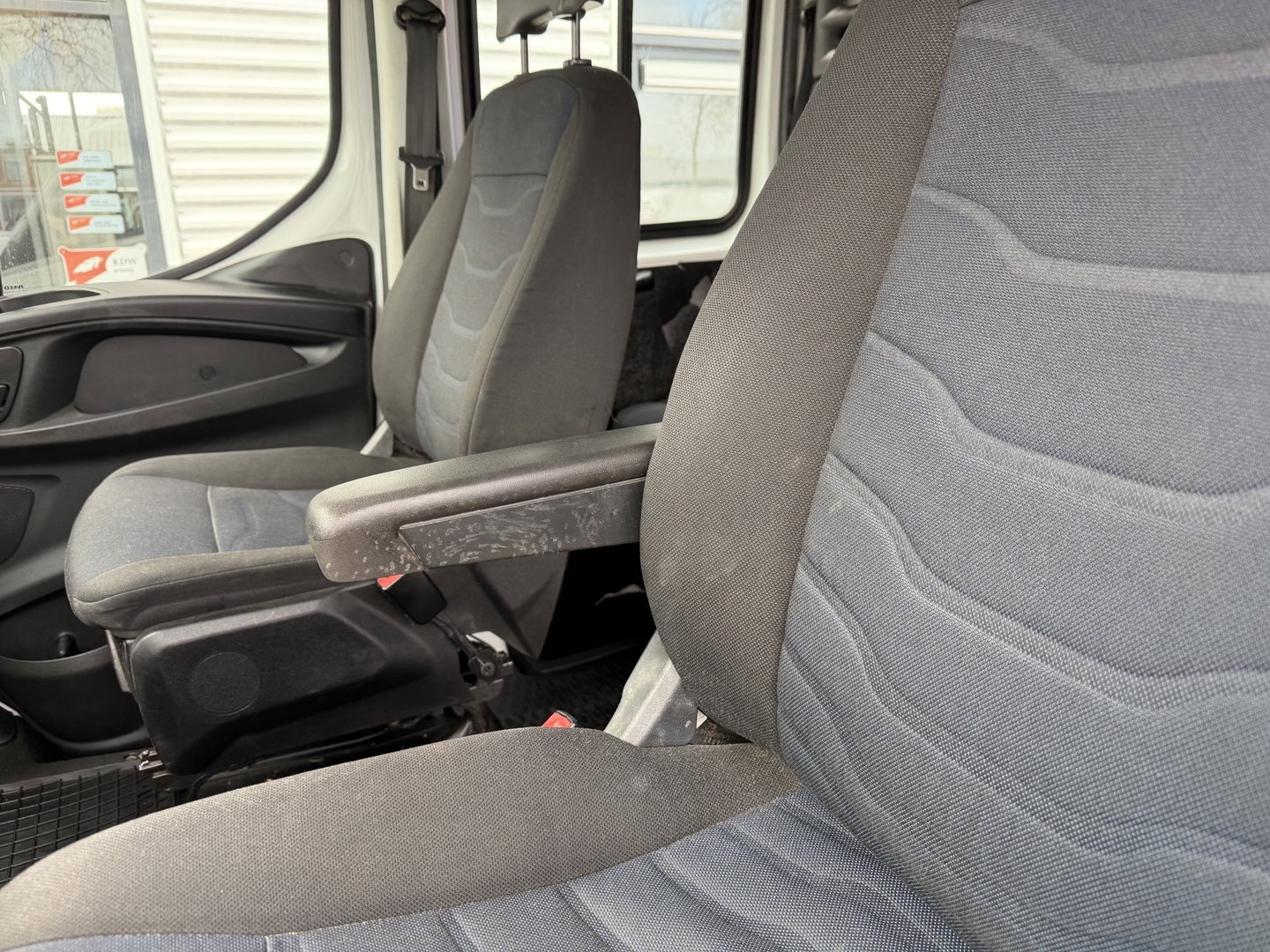 Iveco Daily 35C14D euro 6 / DC 6 persoons / JPM kipper / vaste prijs rijklaar € 24.950 ex btw / lease vanaf € 407 / dubbellucht / cruise en climate control / trekhaak 3500 kg !