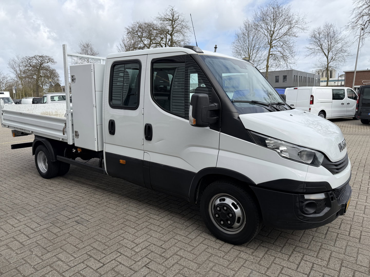 Iveco Daily 35C14D euro 6 / DC 6 persoons / JPM kipper / vaste prijs rijklaar € 24.950 ex btw / lease vanaf € 407 / dubbellucht / cruise en climate control / trekhaak 3500 kg !