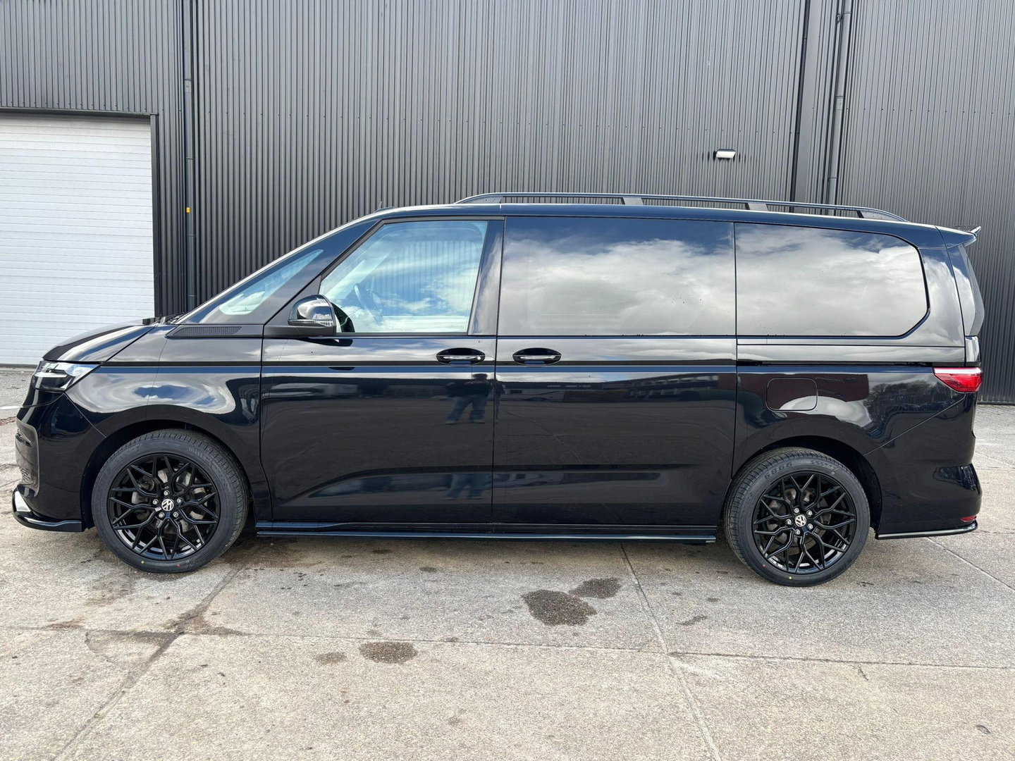 Volkswagen Multivan T7 1.4 eHybrid 218PK | MAXTON PAKKET | 2x Schuifd. Elektrisch | BPM VRIJ | ADAPTIVE | LED | 7 persoons