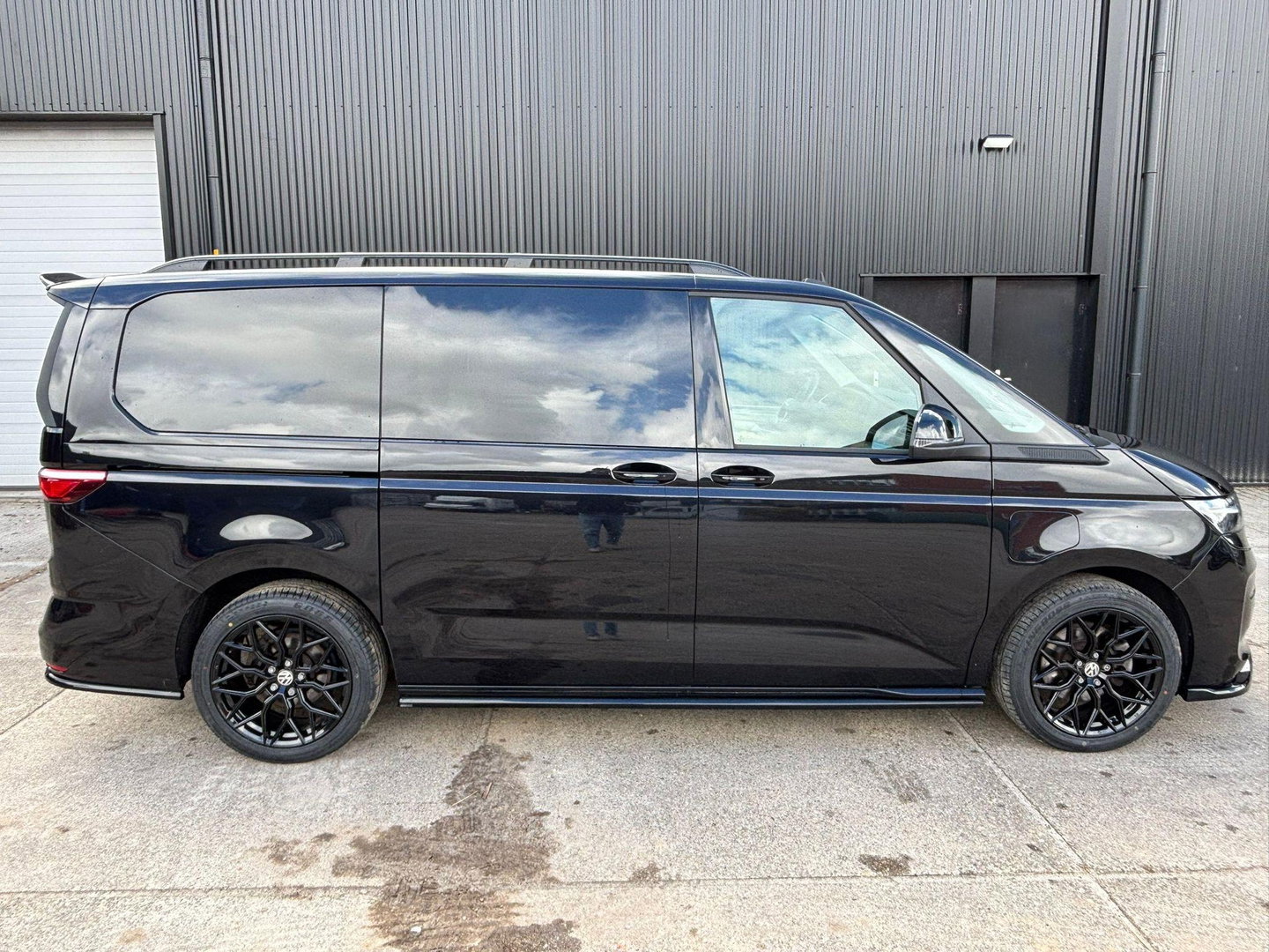 Volkswagen Multivan T7 1.4 eHybrid 218PK | MAXTON PAKKET | 2x Schuifd. Elektrisch | BPM VRIJ | ADAPTIVE | LED | 7 persoons