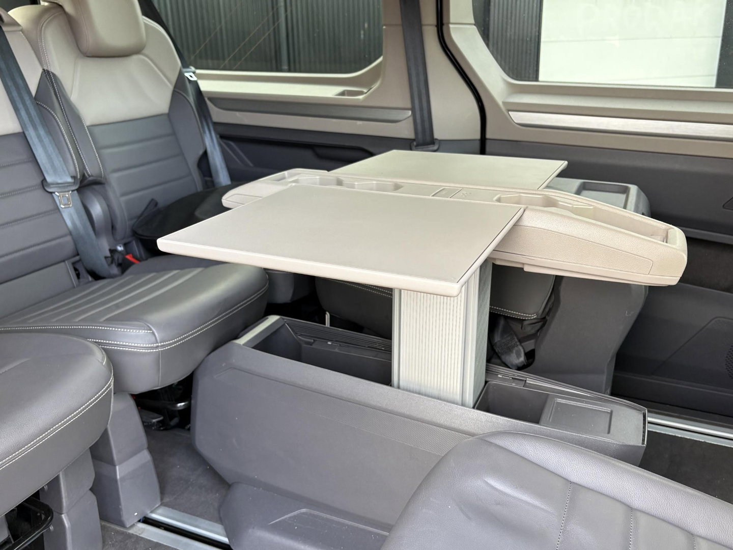 Volkswagen Multivan T7 1.4 eHybrid 218PK | MAXTON PAKKET | 2x Schuifd. Elektrisch | BPM VRIJ | ADAPTIVE | LED | 7 persoons