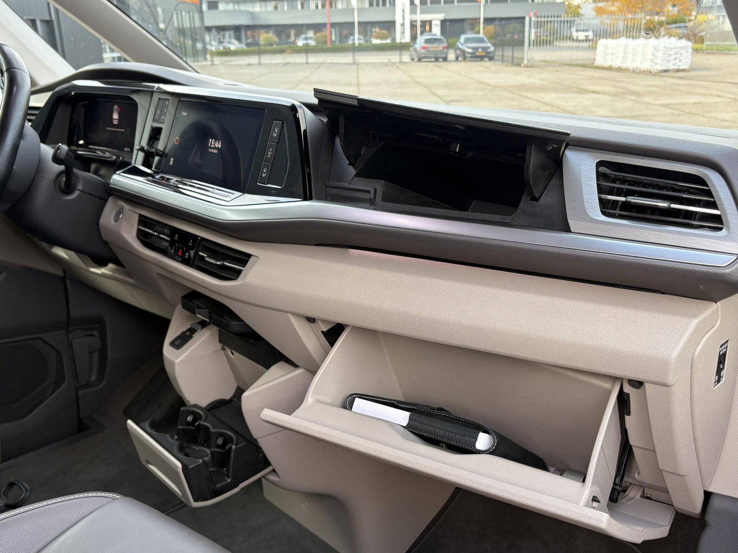 Volkswagen Multivan T7 1.4 eHybrid 218PK | MAXTON PAKKET | 2x Schuifd. Elektrisch | BPM VRIJ | ADAPTIVE | LED | 7 persoons