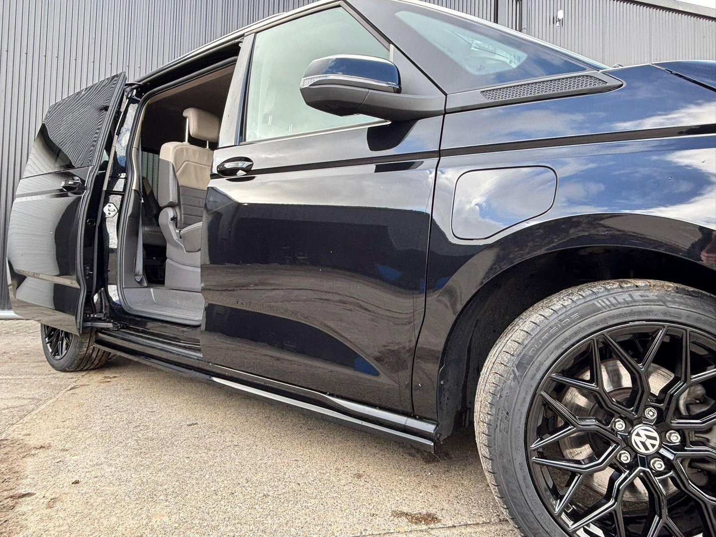 Volkswagen Multivan T7 1.4 eHybrid 218PK | MAXTON PAKKET | 2x Schuifd. Elektrisch | BPM VRIJ | ADAPTIVE | LED | 7 persoons