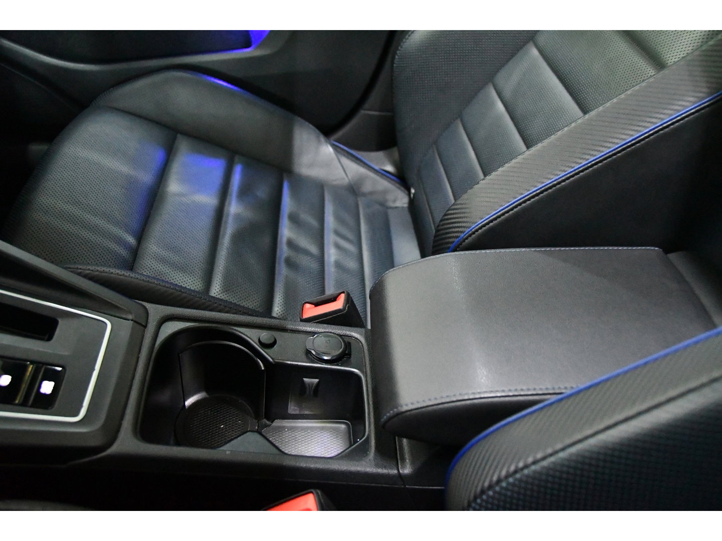 Volkswagen Golf 2.0 TSI R 4Motion Performance*AKra*Blindspot*Leder*Pano