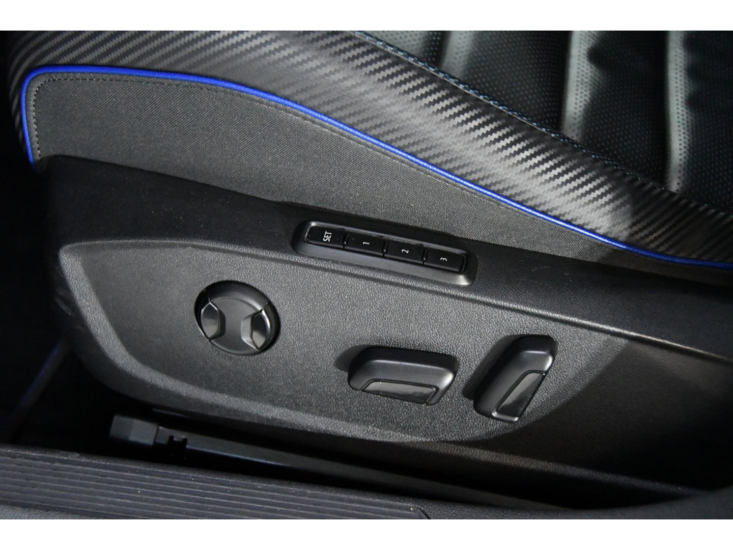 Volkswagen Golf 2.0 TSI R 4Motion Performance*AKra*Blindspot*Leder*Pano