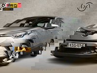 Toyota C-HR - 1.8 Hybrid Sport Automaat (NAVIGATIE, CLIMATE, CAMERA, GETINT GLAS, SPORTSTOELEN, GETINT GLAS, CRUISE, ADAPTIVE CRUISE, ZWART HEMEL, NIEUWE APK, NIEUWSTAAT)