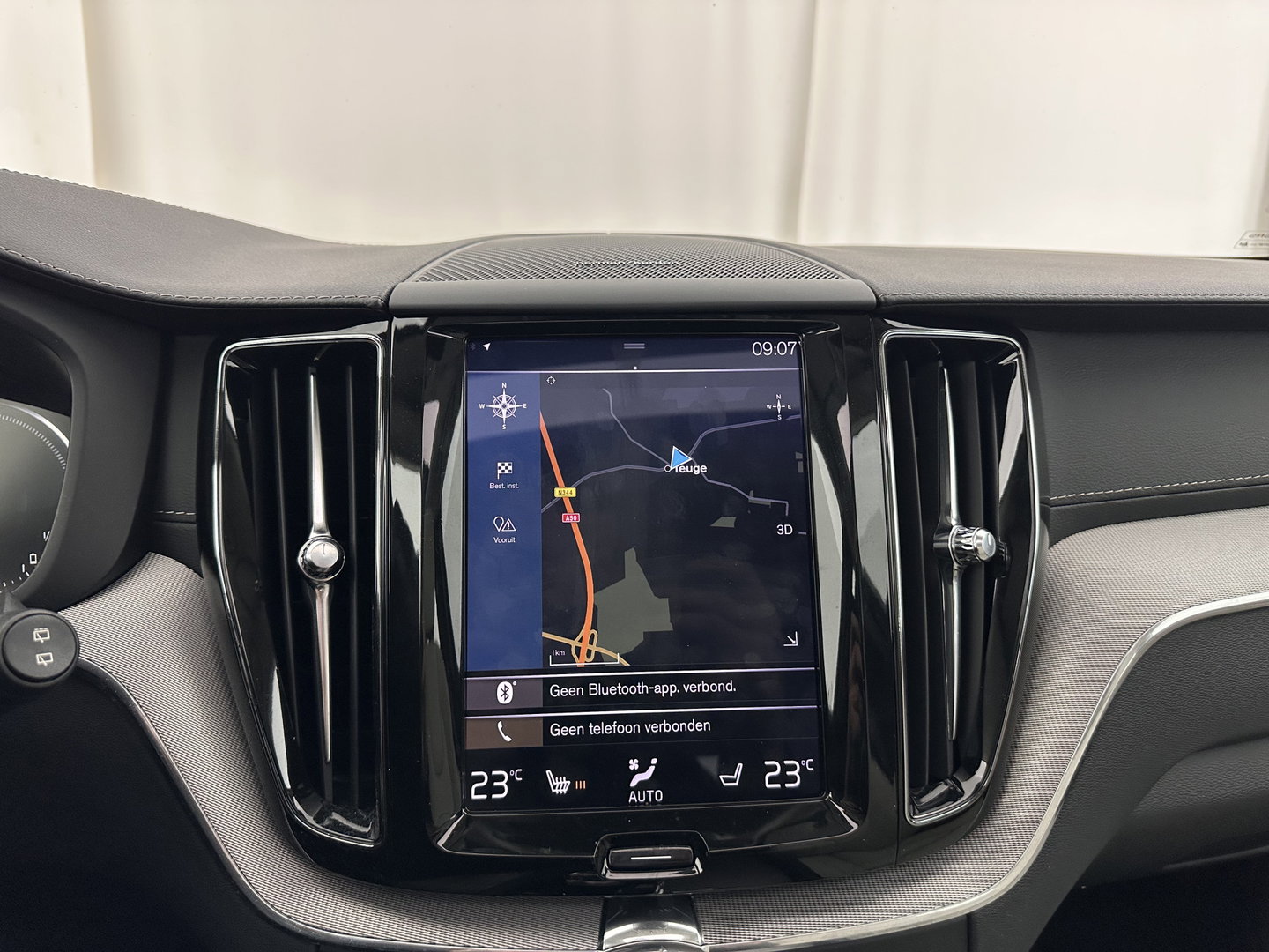 Volvo XC60 2.0 T8 Twin Engine AWD Inscription (Plug-In) (INCL-BTW) Aut. *PANO | LEATHER | FULL-LED | MEMORY-PACK | HARMAN/KARDON | TOPVIEW | DIGI-COCKPIT | KEYLESS | HEATED-SPORTSEATS | NAVI-FULLMAP | ECC | PDC | ADAPTIVE-CRUISE | TOWBAR | HEAD-UP