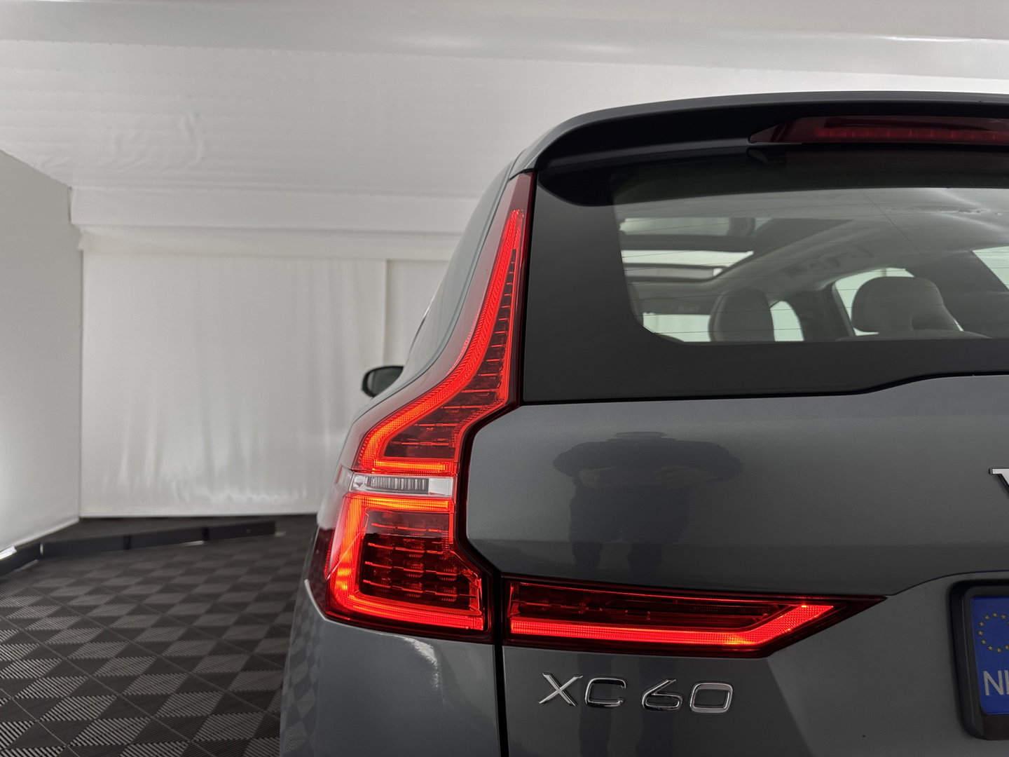 Volvo XC60 2.0 T8 Twin Engine AWD Inscription (Plug-In) (INCL-BTW) Aut. *PANO | LEATHER | FULL-LED | MEMORY-PACK | HARMAN/KARDON | TOPVIEW | DIGI-COCKPIT | KEYLESS | HEATED-SPORTSEATS | NAVI-FULLMAP | ECC | PDC | ADAPTIVE-CRUISE | TOWBAR | HEAD-UP