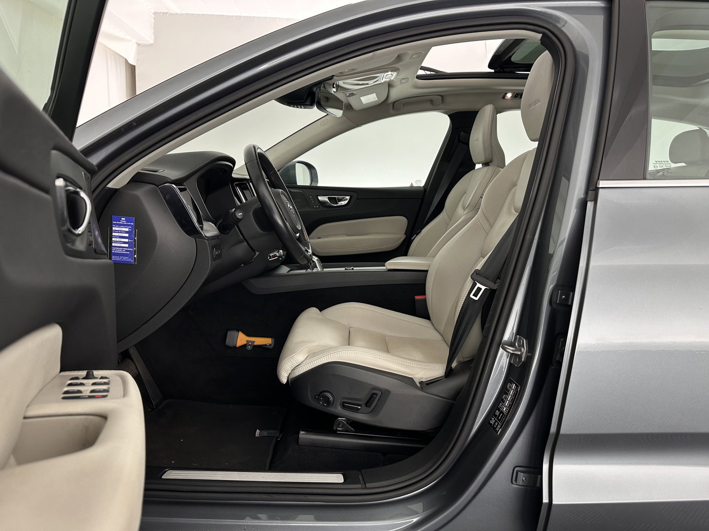 Volvo XC60 2.0 T8 Twin Engine AWD Inscription (Plug-In) (INCL-BTW) Aut. *PANO | LEATHER | FULL-LED | MEMORY-PACK | HARMAN/KARDON | TOPVIEW | DIGI-COCKPIT | KEYLESS | HEATED-SPORTSEATS | NAVI-FULLMAP | ECC | PDC | ADAPTIVE-CRUISE | TOWBAR | HEAD-UP