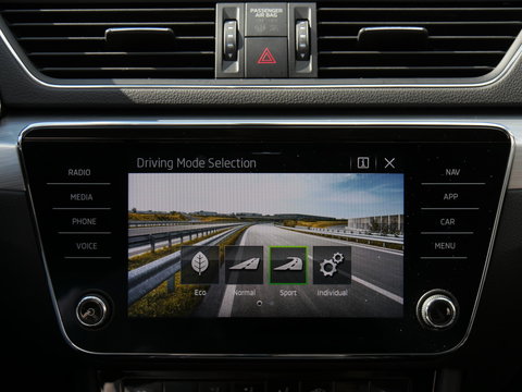 Škoda Superb COMBI 1.4TSI iV BUSINESS EDITION PLUS/ CAMERA/ PDC V+A/ VIRTUAL COCKPIT