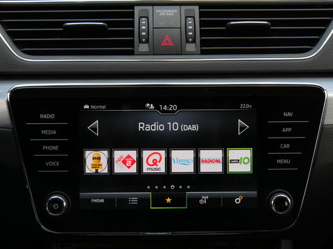 Škoda Superb COMBI 1.4TSI iV BUSINESS EDITION PLUS/ CAMERA/ PDC V+A/ VIRTUAL COCKPIT