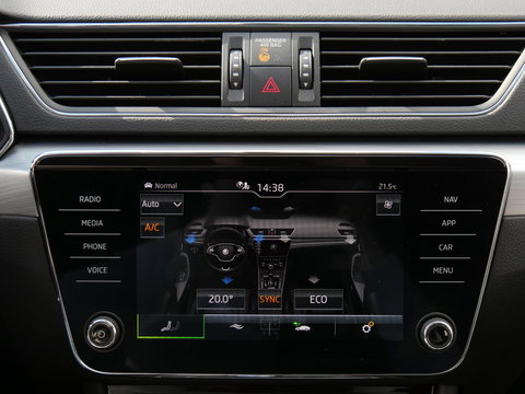 Škoda Superb COMBI 1.4TSI iV BUSINESS EDITION PLUS/ CAMERA/ PDC V+A/ VIRTUAL COCKPIT