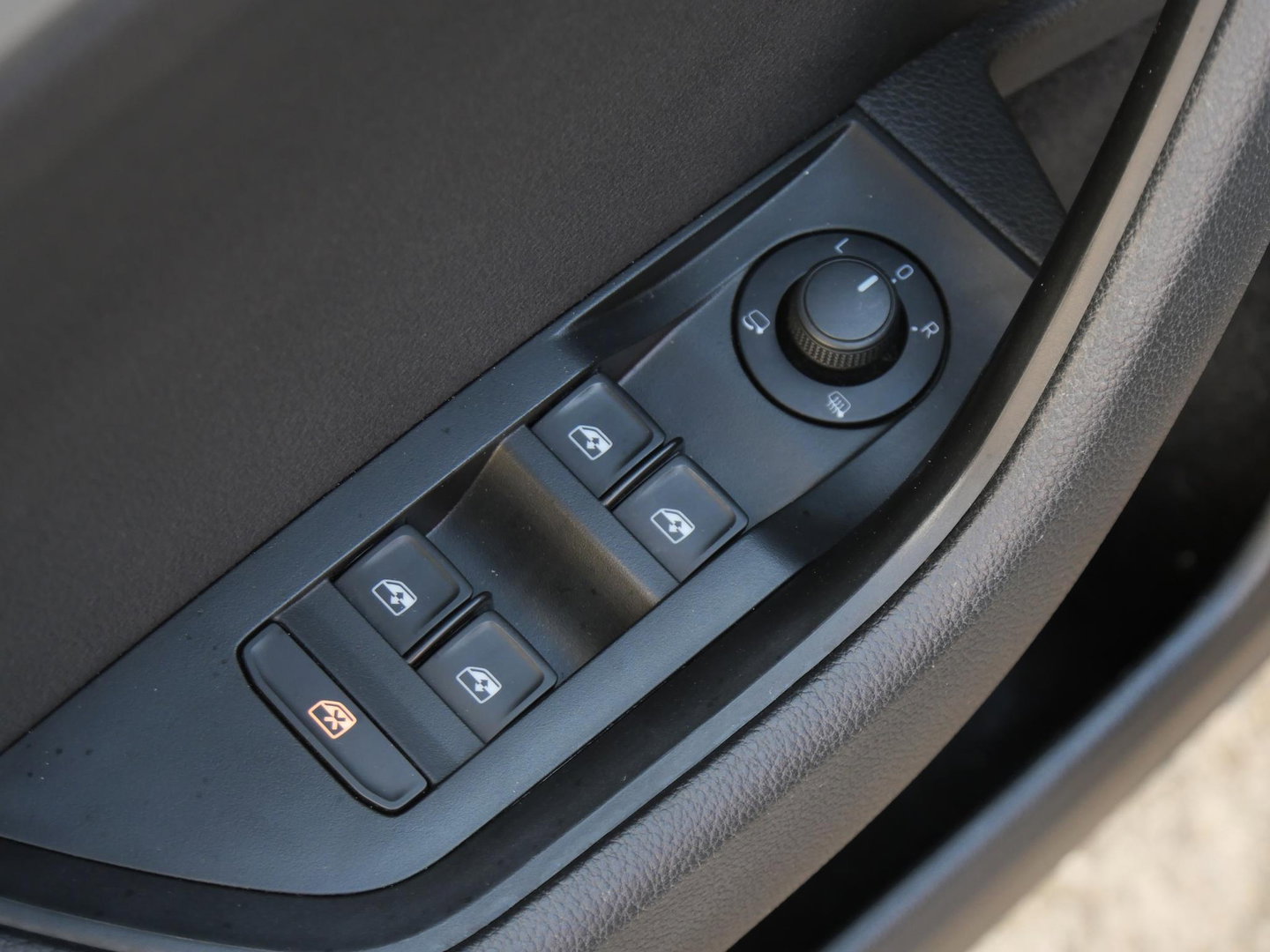 Škoda Superb COMBI 1.4TSI iV BUSINESS EDITION PLUS/ CAMERA/ PDC V+A/ VIRTUAL COCKPIT