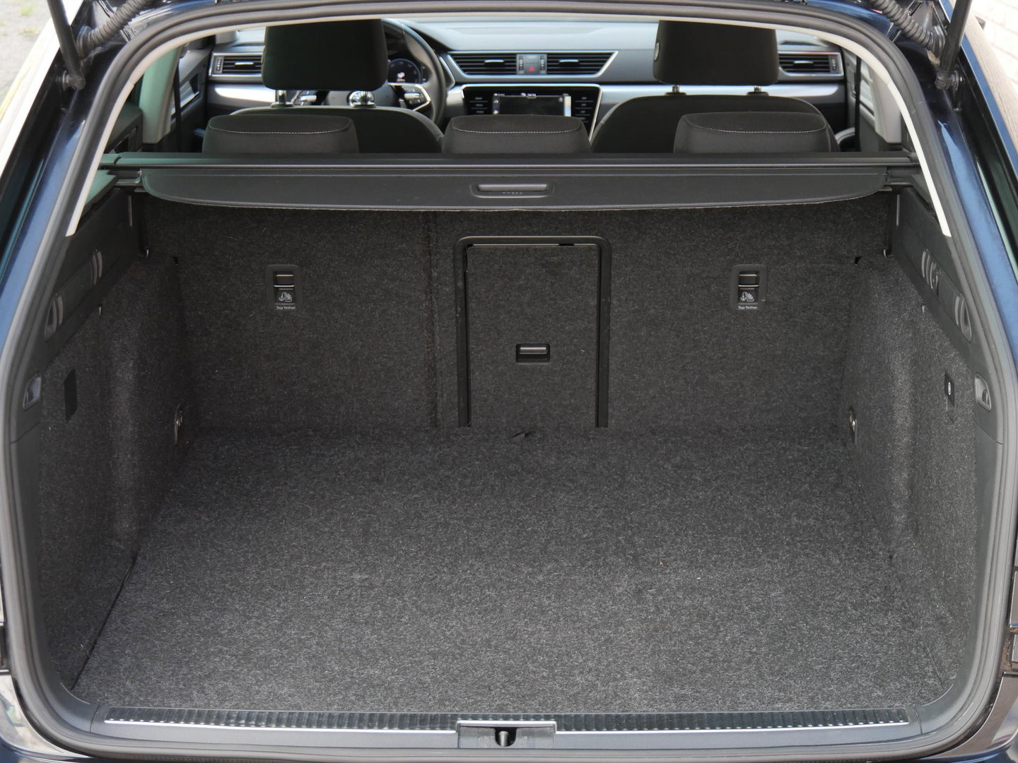 Škoda Superb COMBI 1.4TSI iV BUSINESS EDITION PLUS/ CAMERA/ PDC V+A/ VIRTUAL COCKPIT