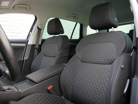 Škoda Superb COMBI 1.4TSI iV BUSINESS EDITION PLUS/ CAMERA/ PDC V+A/ VIRTUAL COCKPIT