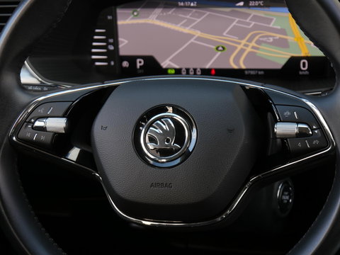 Škoda Superb COMBI 1.4TSI iV BUSINESS EDITION PLUS/ CAMERA/ PDC V+A/ VIRTUAL COCKPIT