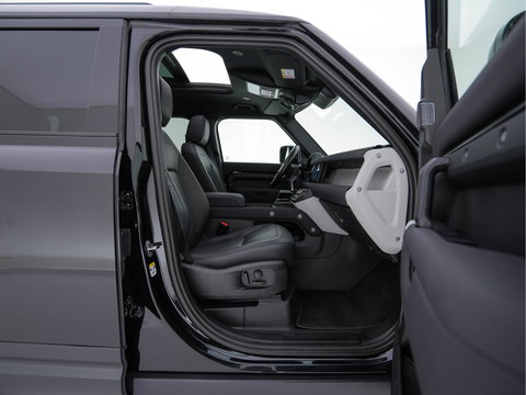 Land Rover Defender 110 2.0 P400e 110 XS Edition (Plug-in) (INCL-BTW) *PANO | LEATHER | FULL-LED | MERIDIAN-AUDIO | BLINDSPOT | TOPVIEW | AIRSUSPENSION | HEATED-COMFORTSEATS | KEYLESS | CARPLAY | LANE-ASIST | DAB+ | PRIVACYGLASS | 20''ALU*