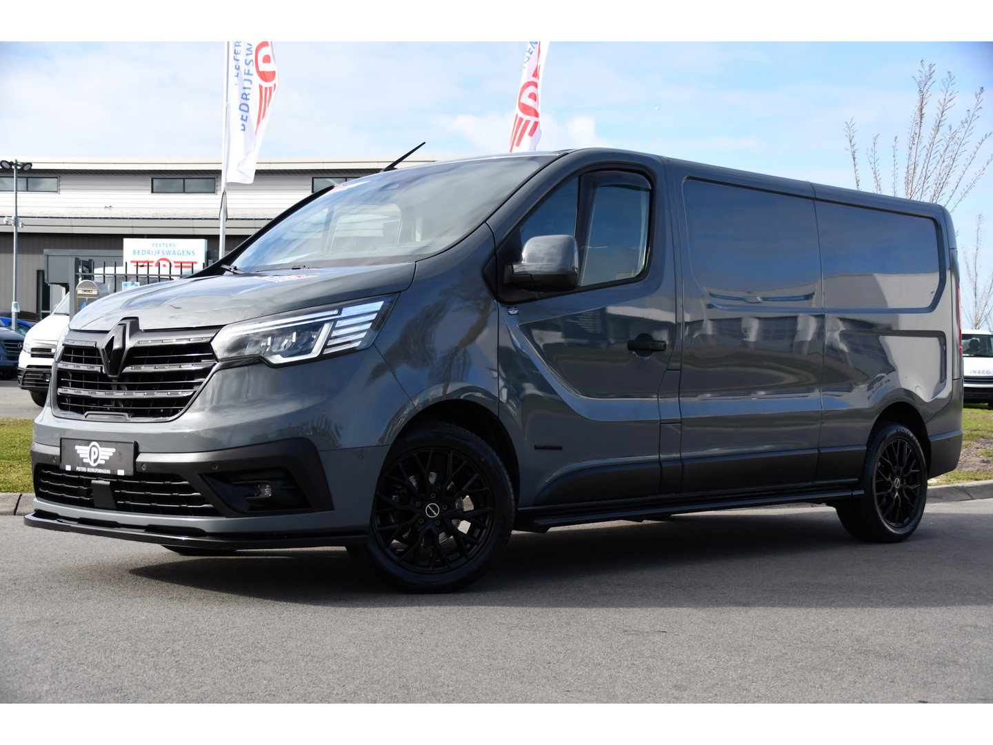 Renault Trafic 2.0 Blue dCi 170 T30 L2H1 Black Edition FULL OPTIONS! Adaptieve Cruise, Camera, Carplay, 170pk, Stoelverwarming, Trekhaak, LED, Automaat, Uniek!