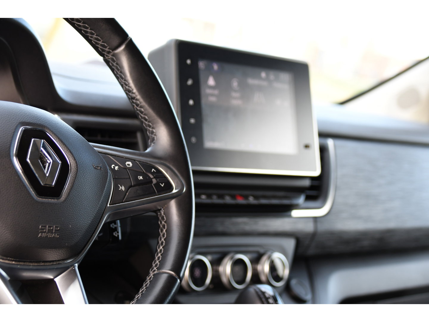 Renault Trafic 2.0 Blue dCi 170 T30 L2H1 Black Edition FULL OPTIONS! Adaptieve Cruise, Camera, Carplay, 170pk, Stoelverwarming, Trekhaak, LED, Automaat, Uniek!