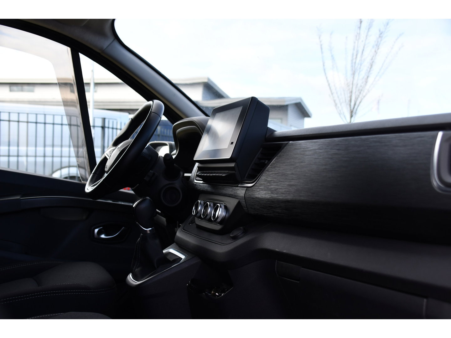 Renault Trafic 2.0 Blue dCi 170 T30 L2H1 Black Edition FULL OPTIONS! Adaptieve Cruise, Camera, Carplay, 170pk, Stoelverwarming, Trekhaak, LED, Automaat, Uniek!