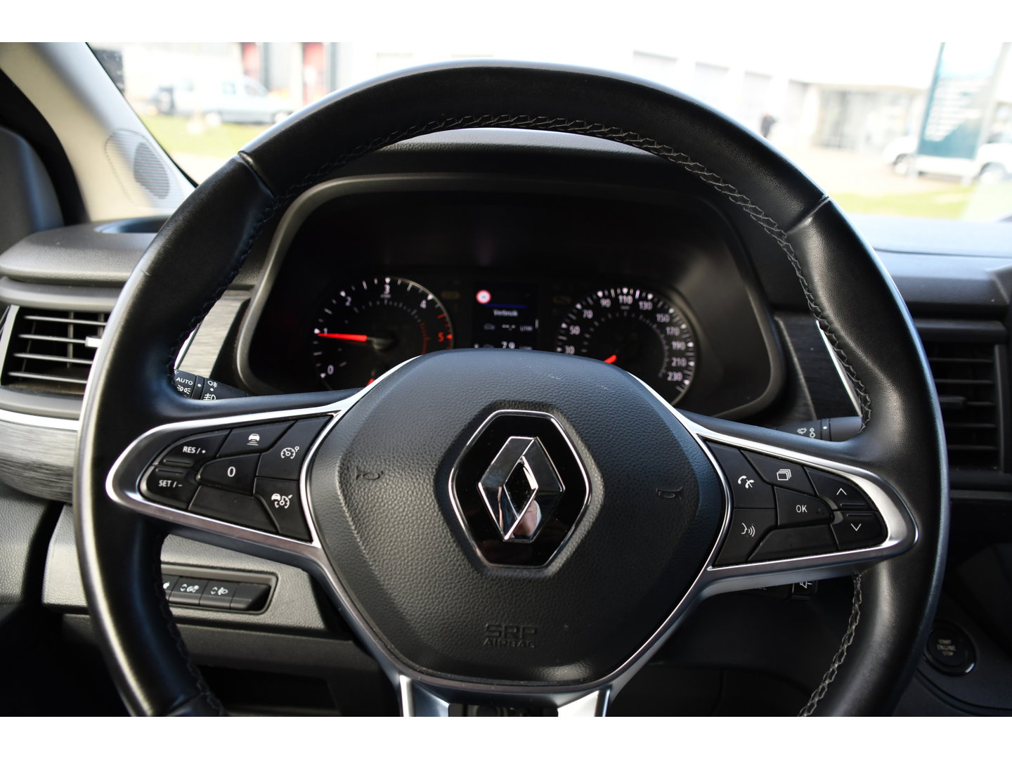 Renault Trafic 2.0 Blue dCi 170 T30 L2H1 Black Edition FULL OPTIONS! Adaptieve Cruise, Camera, Carplay, 170pk, Stoelverwarming, Trekhaak, LED, Automaat, Uniek!