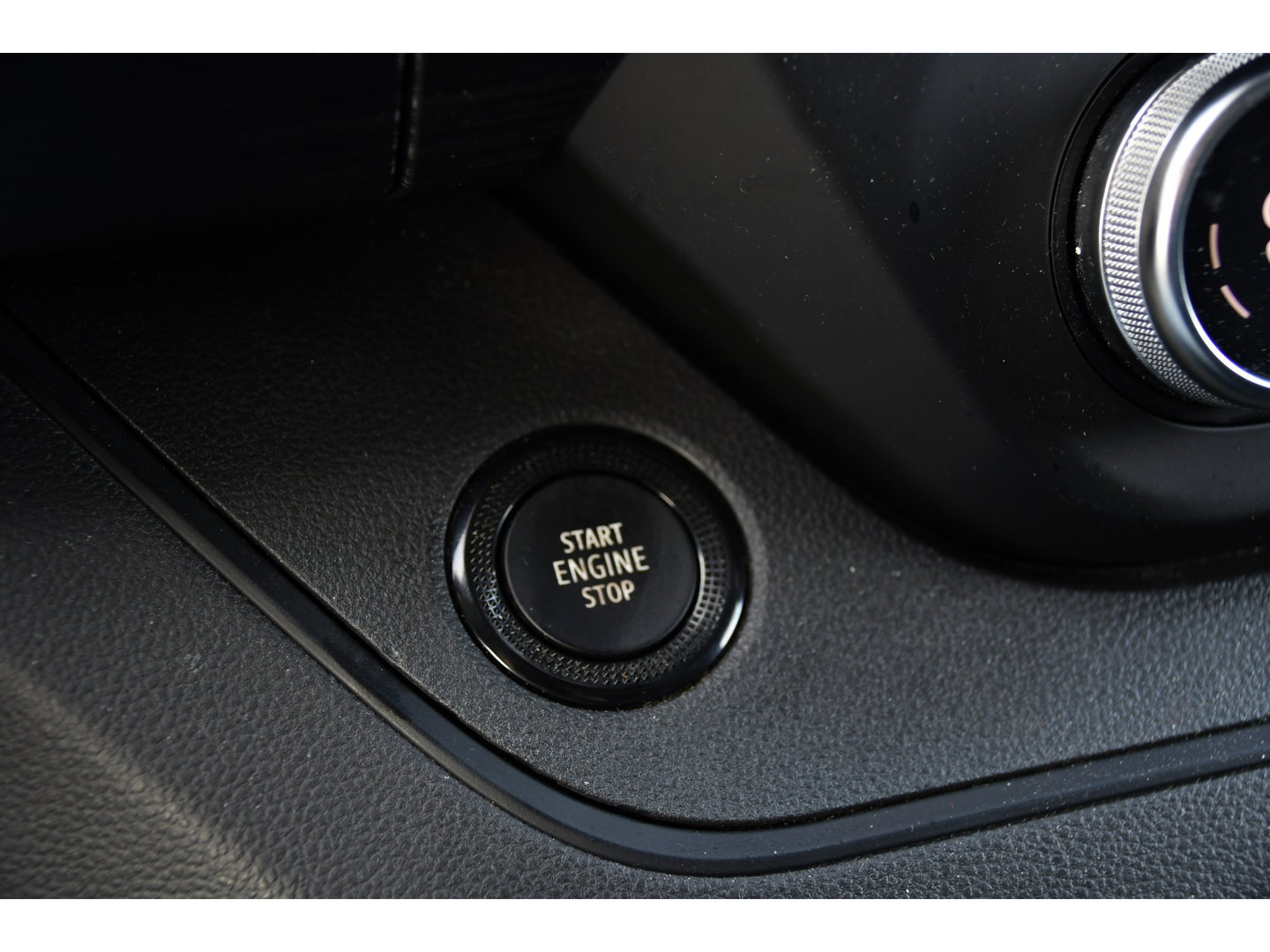 Renault Trafic 2.0 Blue dCi 170 T30 L2H1 Black Edition FULL OPTIONS! Adaptieve Cruise, Camera, Carplay, 170pk, Stoelverwarming, Trekhaak, LED, Automaat, Uniek!