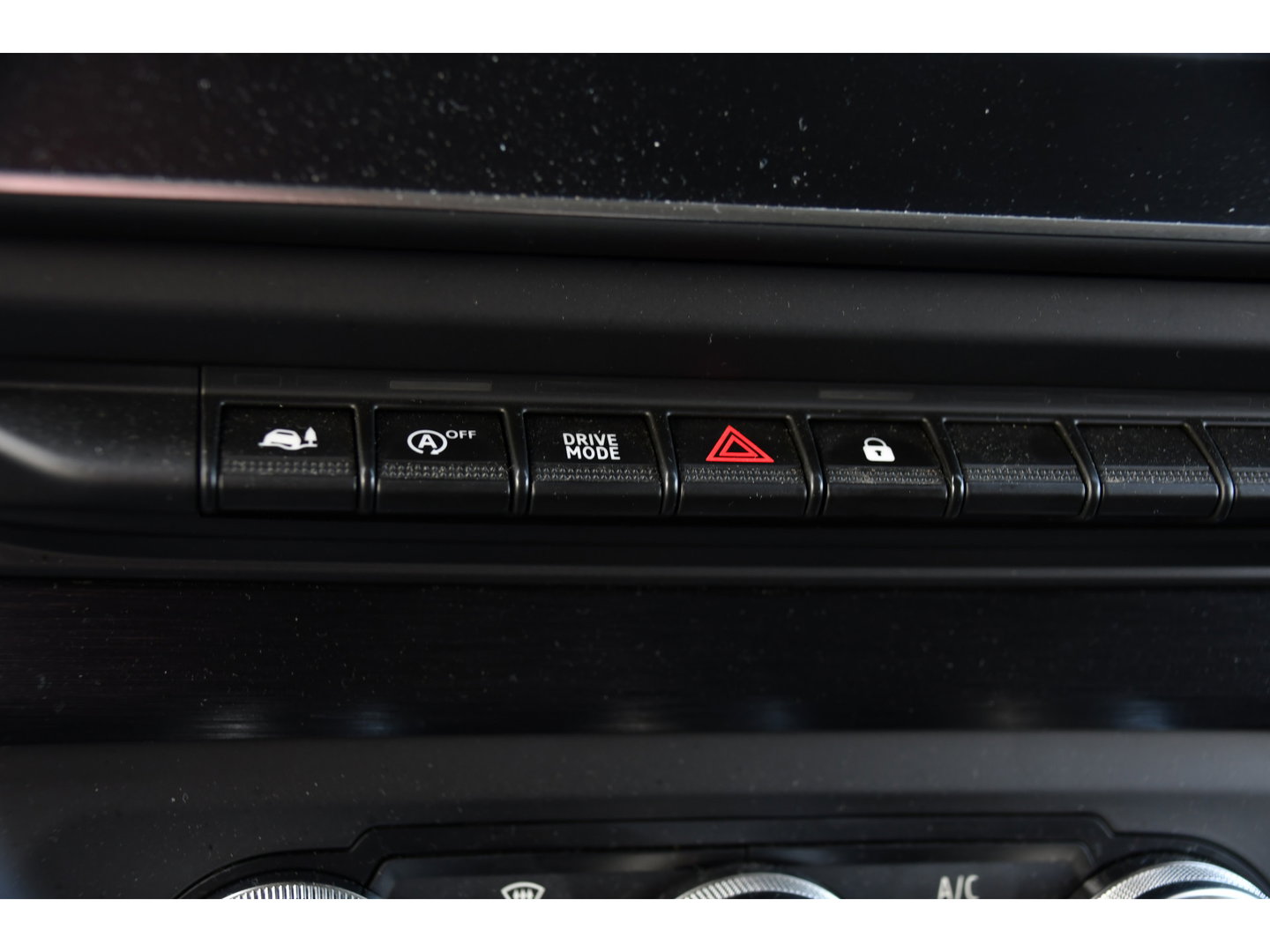 Renault Trafic 2.0 Blue dCi 170 T30 L2H1 Black Edition FULL OPTIONS! Adaptieve Cruise, Camera, Carplay, 170pk, Stoelverwarming, Trekhaak, LED, Automaat, Uniek!