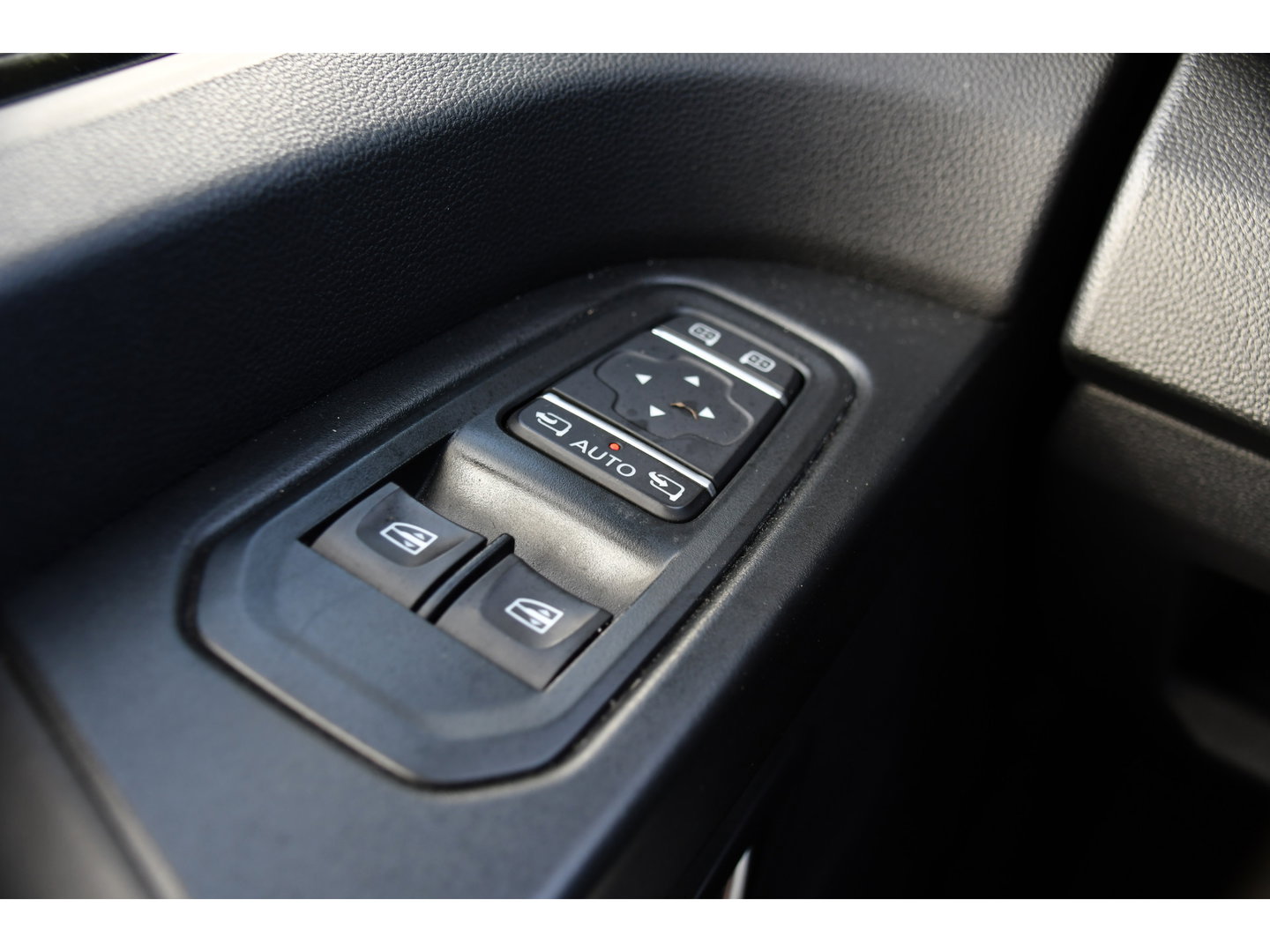 Renault Trafic 2.0 Blue dCi 170 T30 L2H1 Black Edition FULL OPTIONS! Adaptieve Cruise, Camera, Carplay, 170pk, Stoelverwarming, Trekhaak, LED, Automaat, Uniek!