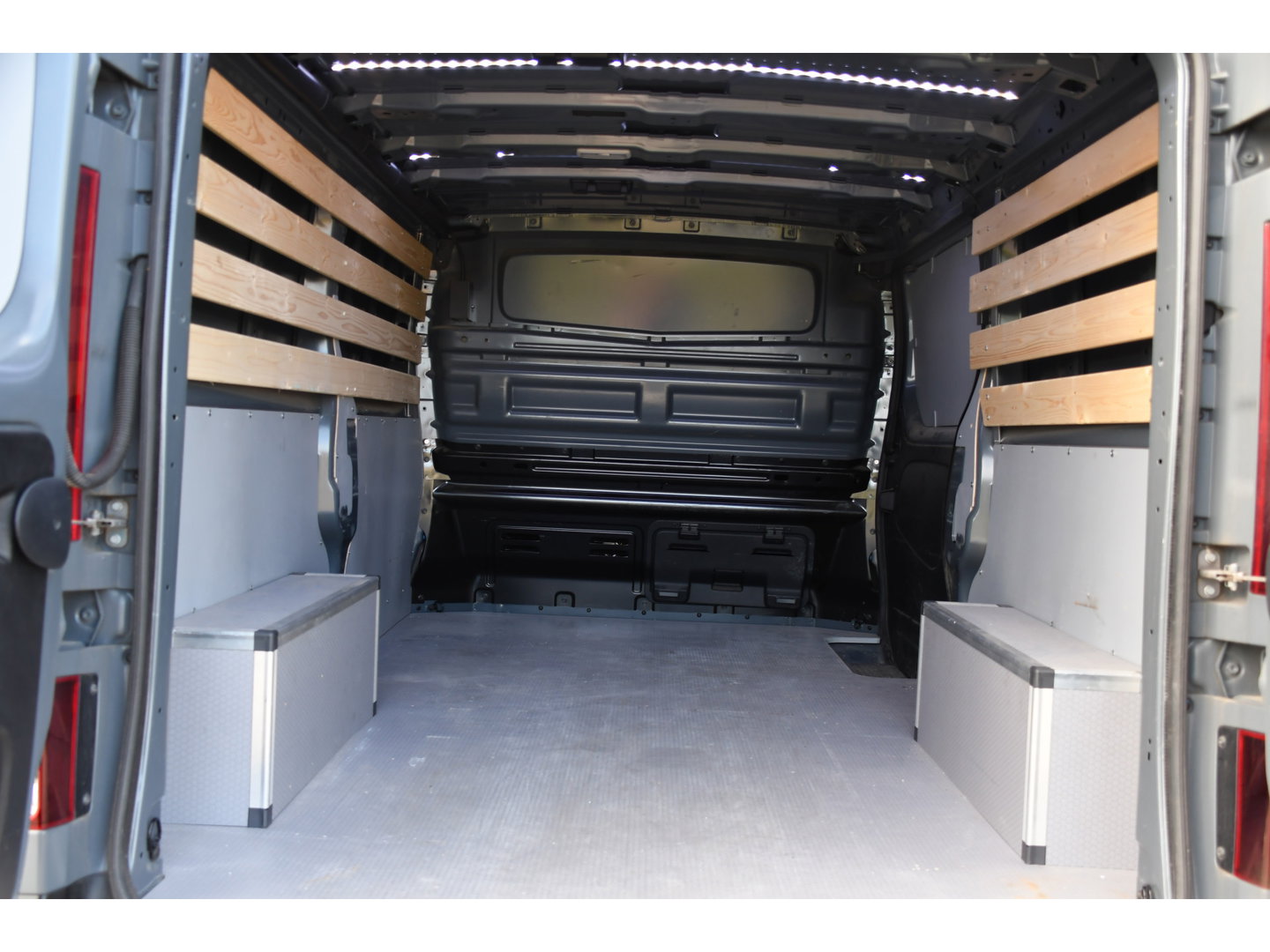 Renault Trafic 2.0 Blue dCi 170 T30 L2H1 Black Edition FULL OPTIONS! Adaptieve Cruise, Camera, Carplay, 170pk, Stoelverwarming, Trekhaak, LED, Automaat, Uniek!