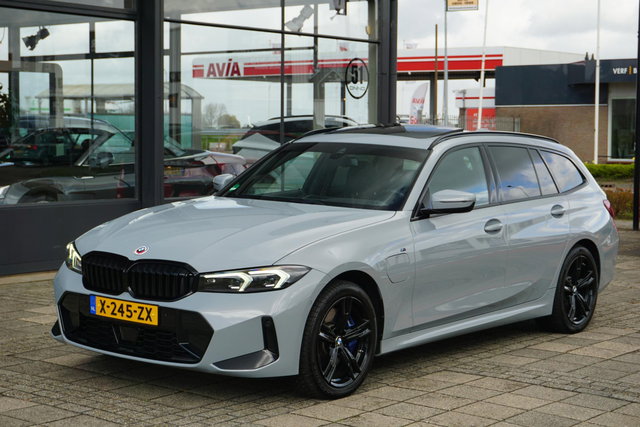 BMW 3 Serie - Touring 330e xDrive | M Sport Pro | ACC | PANO | Trekhaak